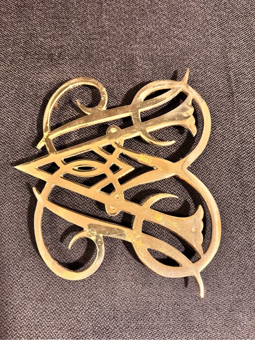Vintage Virginia Metalcrafters CW10-10 Queen Anne Cypher Brass Trivet 1950